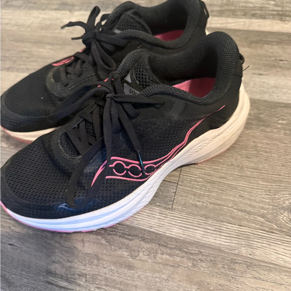Saucony Women's running Shoes in Black and Pink - Picture 3 of 6